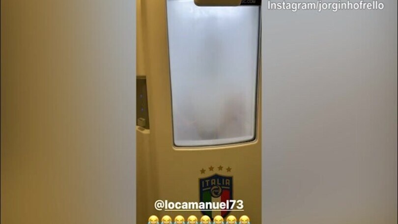 Jorginho a Donnarumma: "Fa fridd'?"