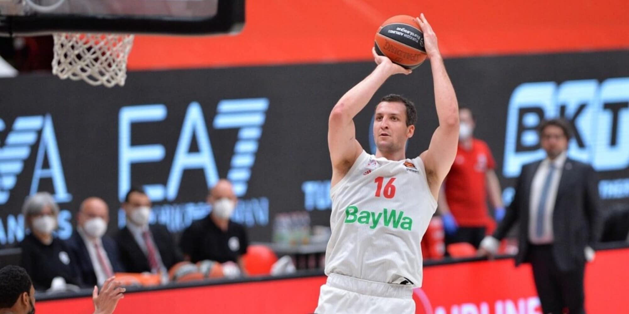 Eurolega, Zipser operato per emoraggia cerebrale: "Sta bene"