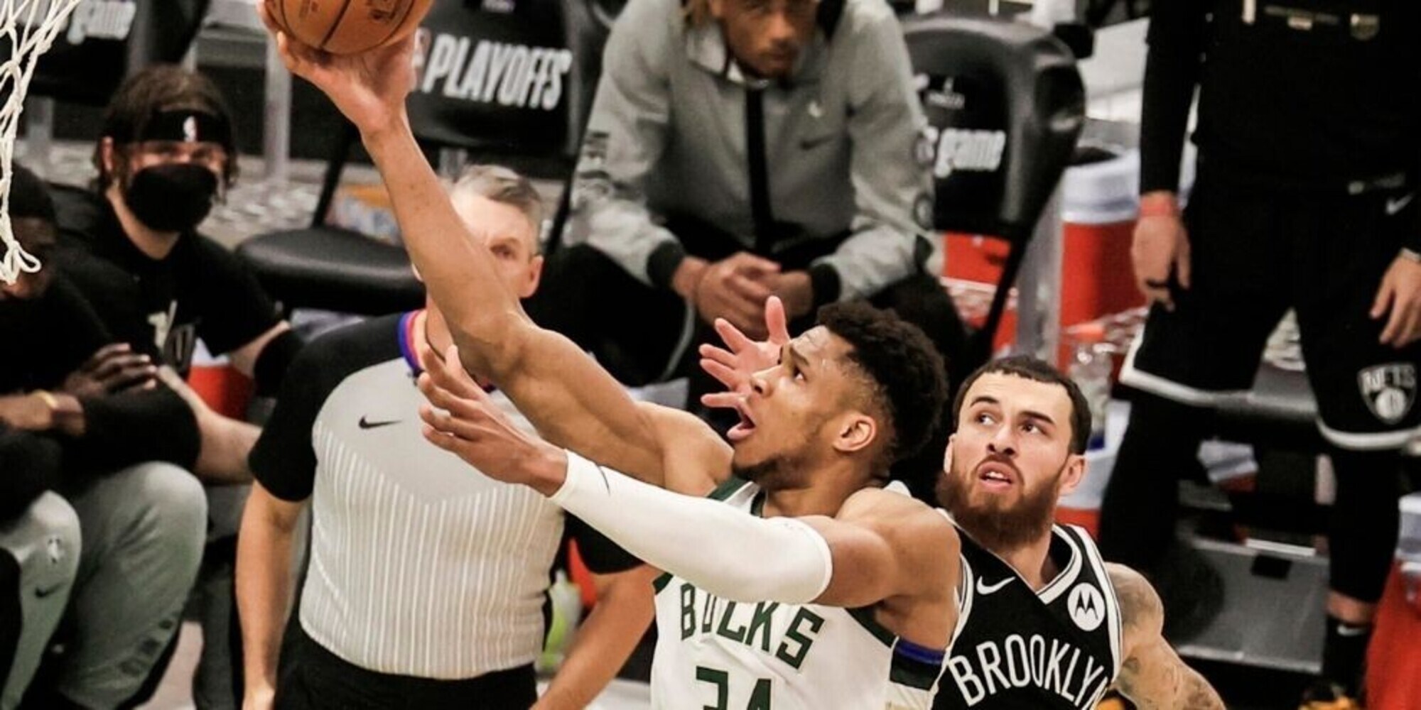 Playoff Nba, Milwaukee stende Brooklyn in gara 4: serie sul 2-2