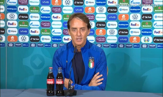 Mancini: "Italia favorita? Se lo dicono i bookmaker.."