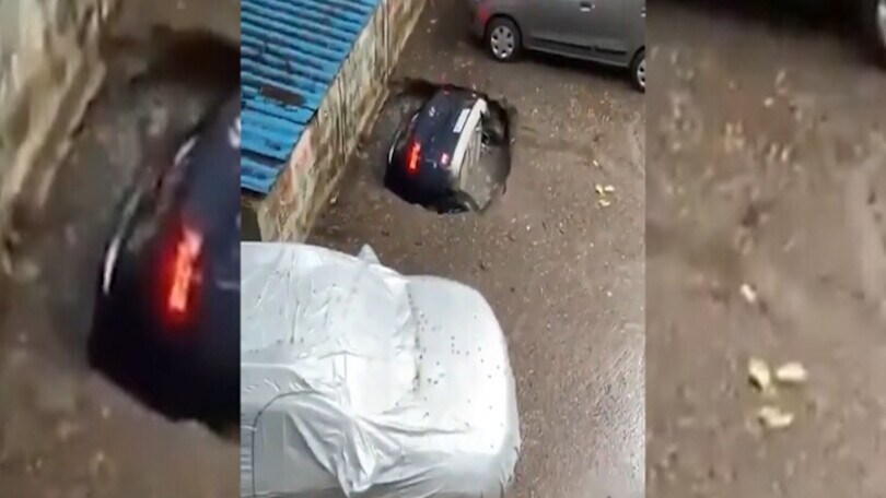 Altro che parcheggio sotterraneo! L’auto viene proprio inghiottita