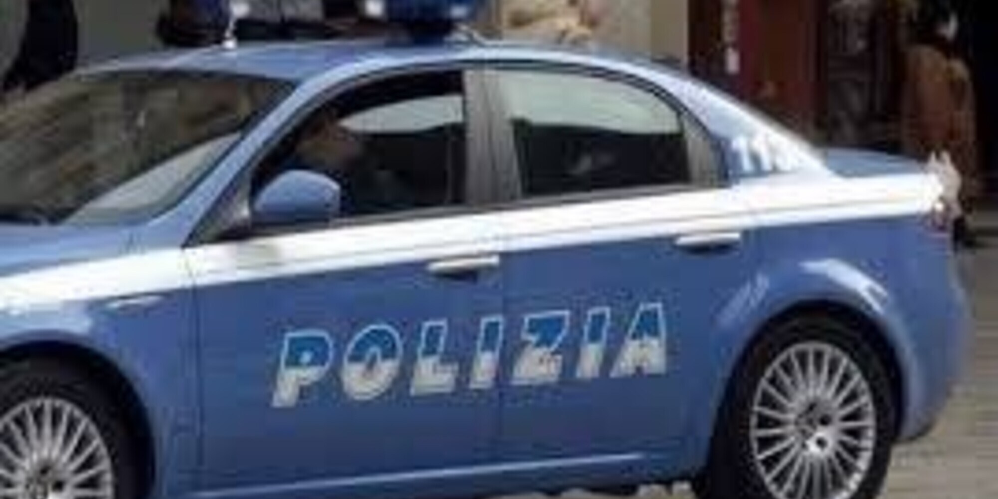Torino, ruba le borse alle signore con l'auto a noleggio: le distraeva mentre parcheggiavano