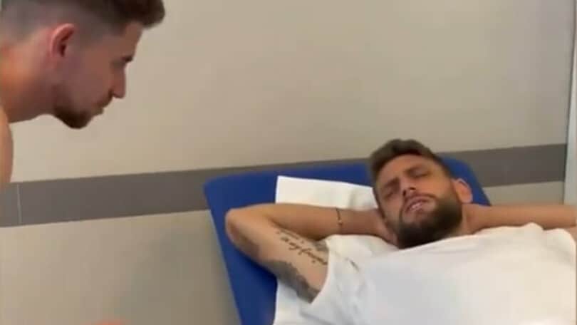 Italia, Jorginho decide di svegliare Berardi...