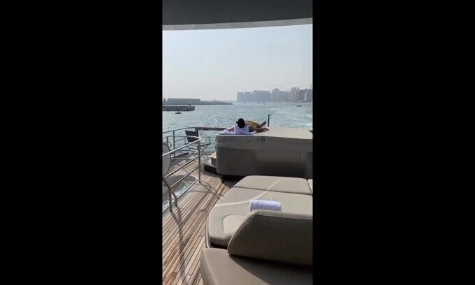 Ribery, mentre aspetta la Fiorentina si rilassa a Dubai sul suo yatch faraonico
