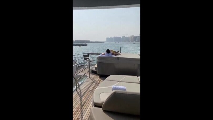 Ribery, mentre aspetta la Fiorentina si rilassa a Dubai sul suo yatch faraonico