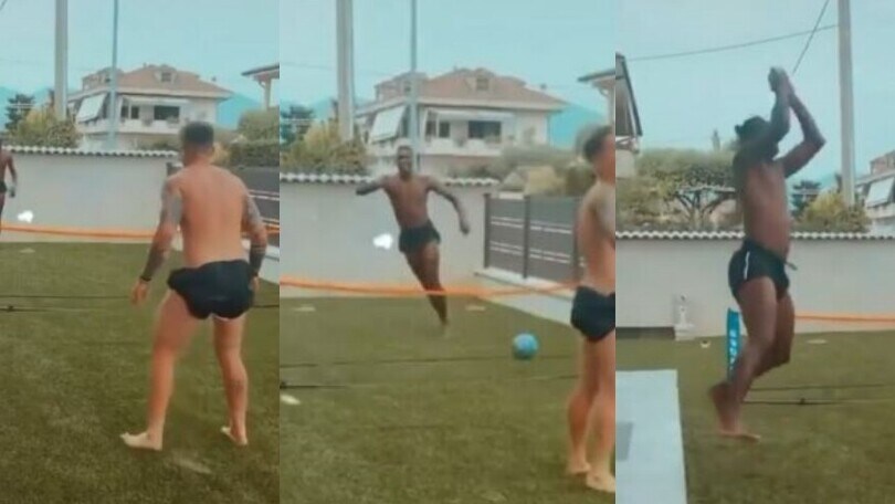 Enock Balotelli esulta come Ronaldo e stupisce tutti a calcio tennis
