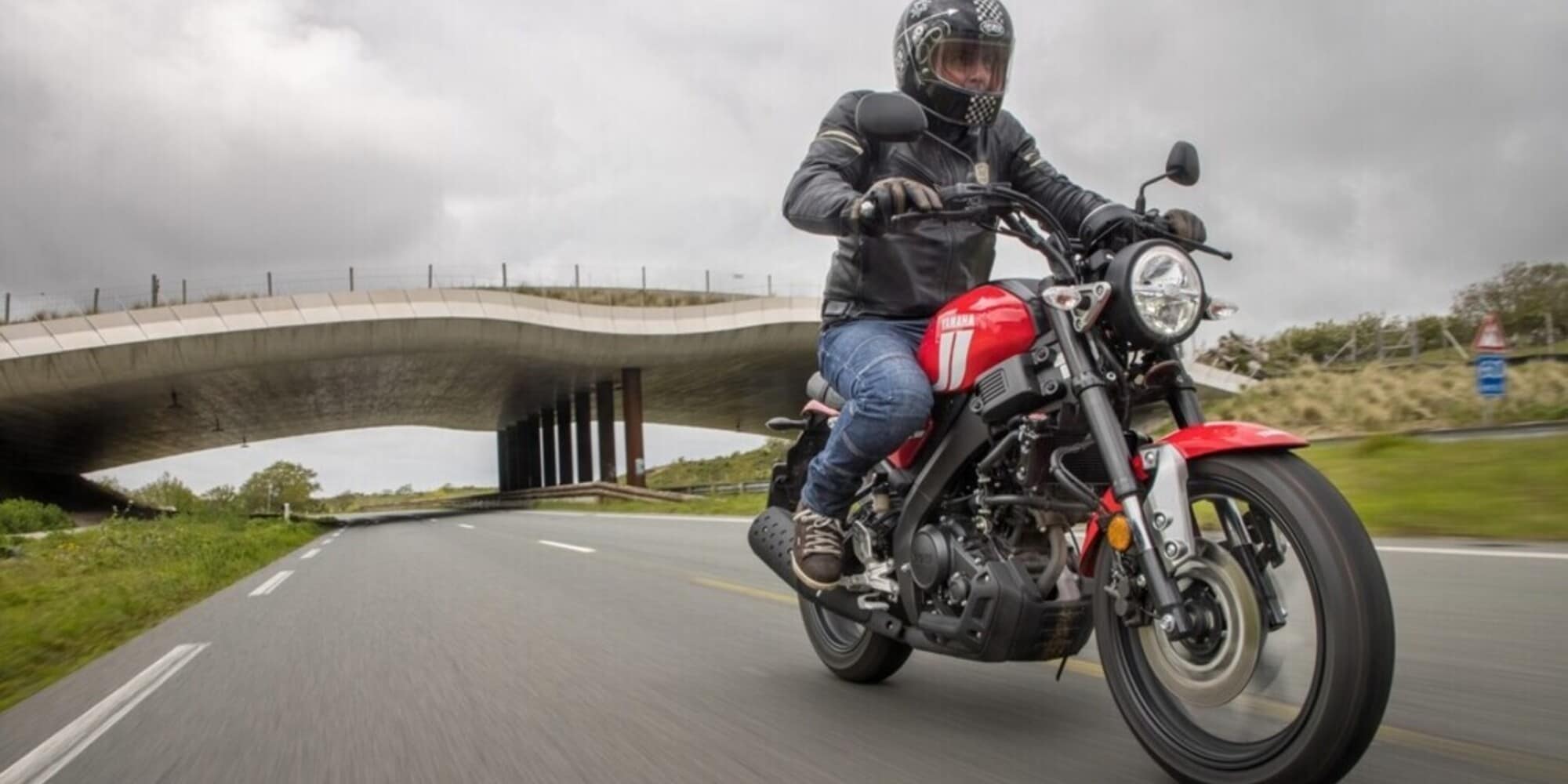 Il sound del motore dal nome della Casa: l'imitazione della moto è virale