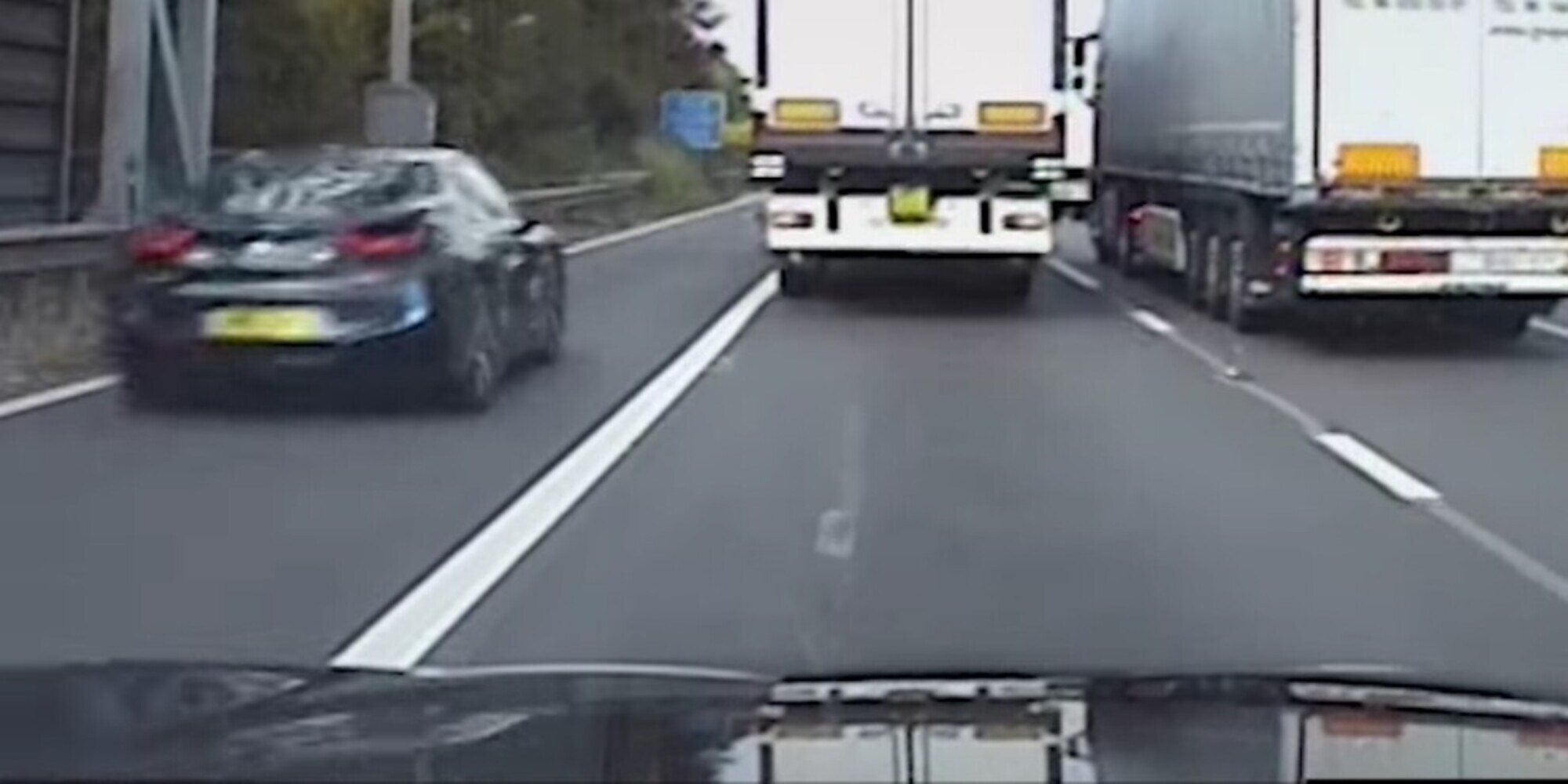 Inseguimento folle sulla corsia d'emergenza: al volante c'erano dei narcotrafficanti VIDEO