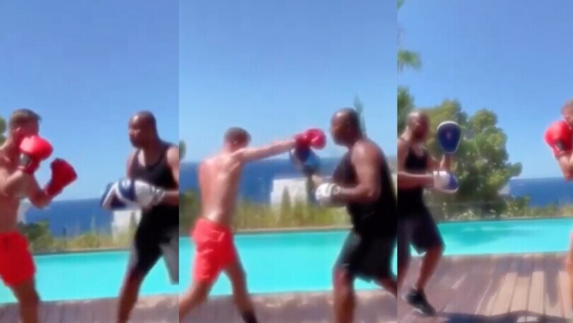 Arthur si tiene in forma con la boxe