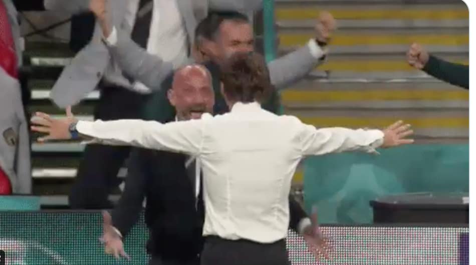 Italia-Austria: Vialli e Mancini, l'abbraccio infiamma il web