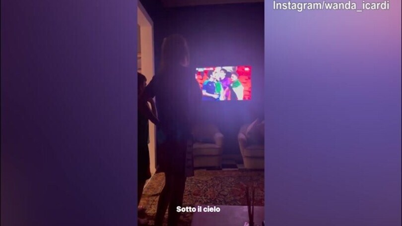 Wanda Nara si unisce al coro azzurro: "Notti magiche"