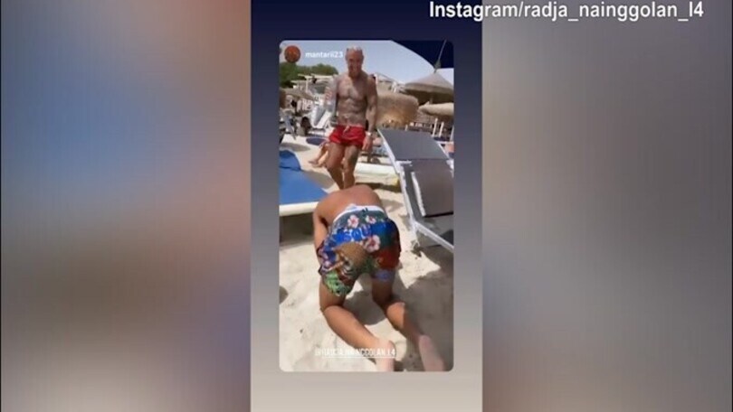 Nainggolan il burlone: ecco lo scherzo all'amico