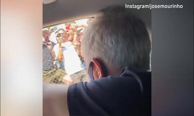 Bagno di folla per Mourinho a Roma