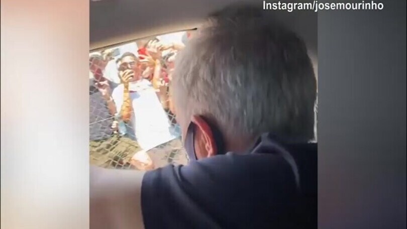 Bagno di folla per Mourinho a Roma