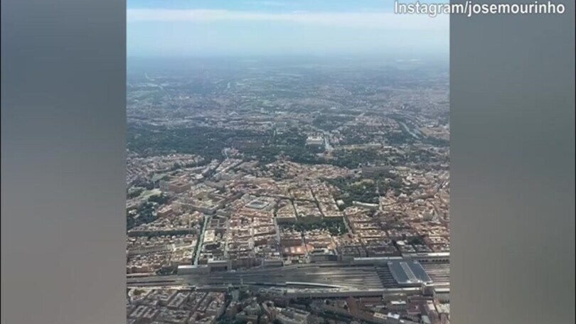 Mourinho riprende Roma dall'aereo