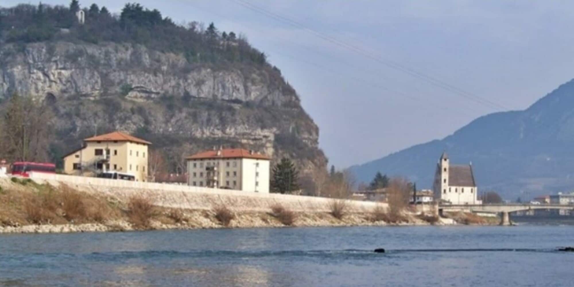 L'Adige come il Gange: ceneri dei defunti nel fiume