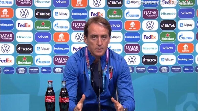 Mancini scherza: "Ascoltiamo Vialli anche perchè è anziano.."