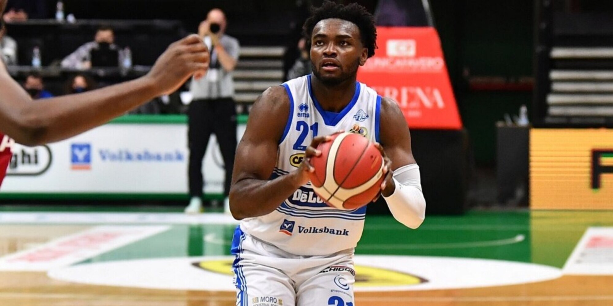 Dinamo Sassari, arriva il centro nigeriano Mekowulu
