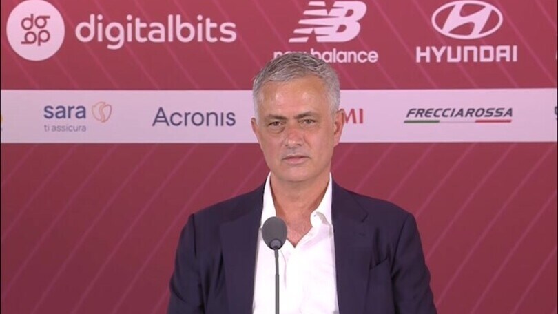 Mourinho: "Non sono qui in vacanza" Poi il tentativo di fuga