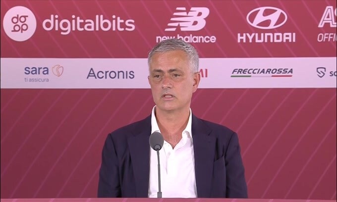 Mourinho: "All'Inter nessuno può paragonarsi a me"