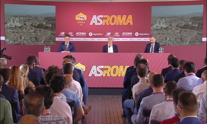 Mourinho: "Come immagino la Roma tra 3 anni? Che festeggia qualcosa"