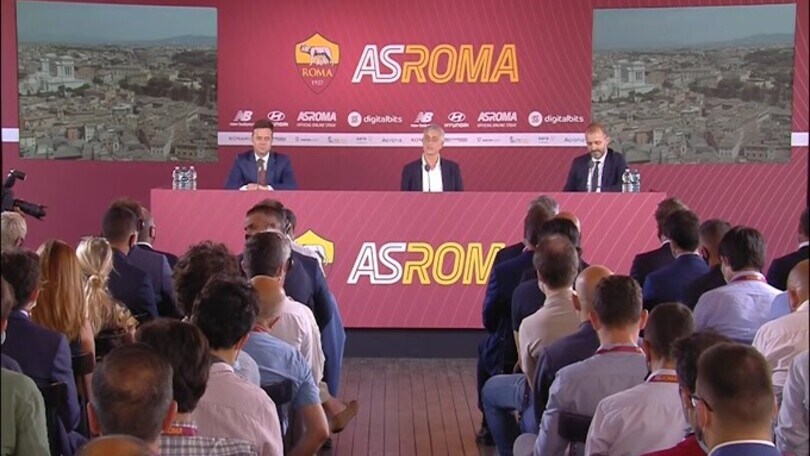 Mourinho: "Come immagino la Roma tra 3 anni? Che festeggia qualcosa"