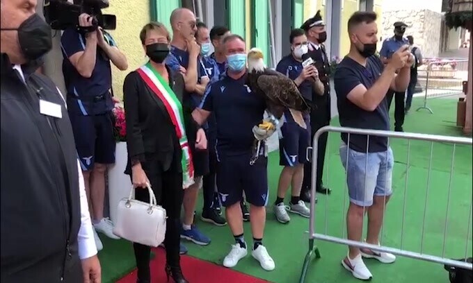 Auronzo, spunta lo striscione per Maurizio Sarri
