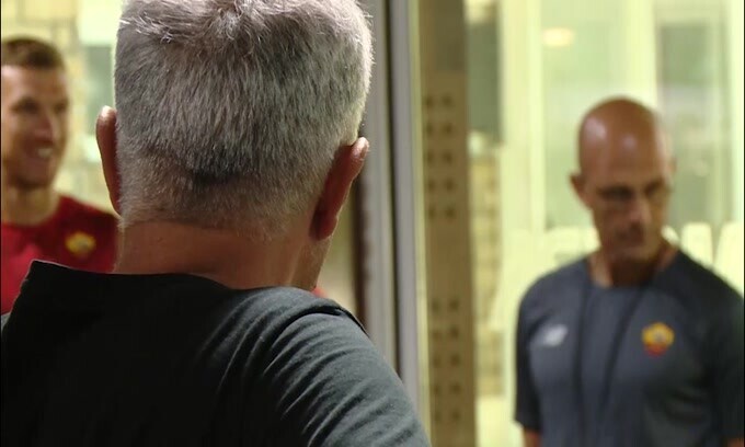 La Roma di Mourinho si allena: c'è anche Zaniolo