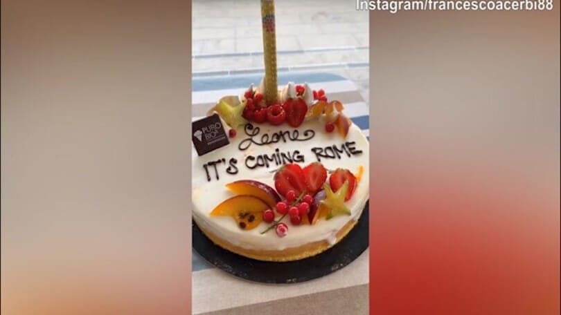 Acerbi inquadra la torta: "It's coming Rome"