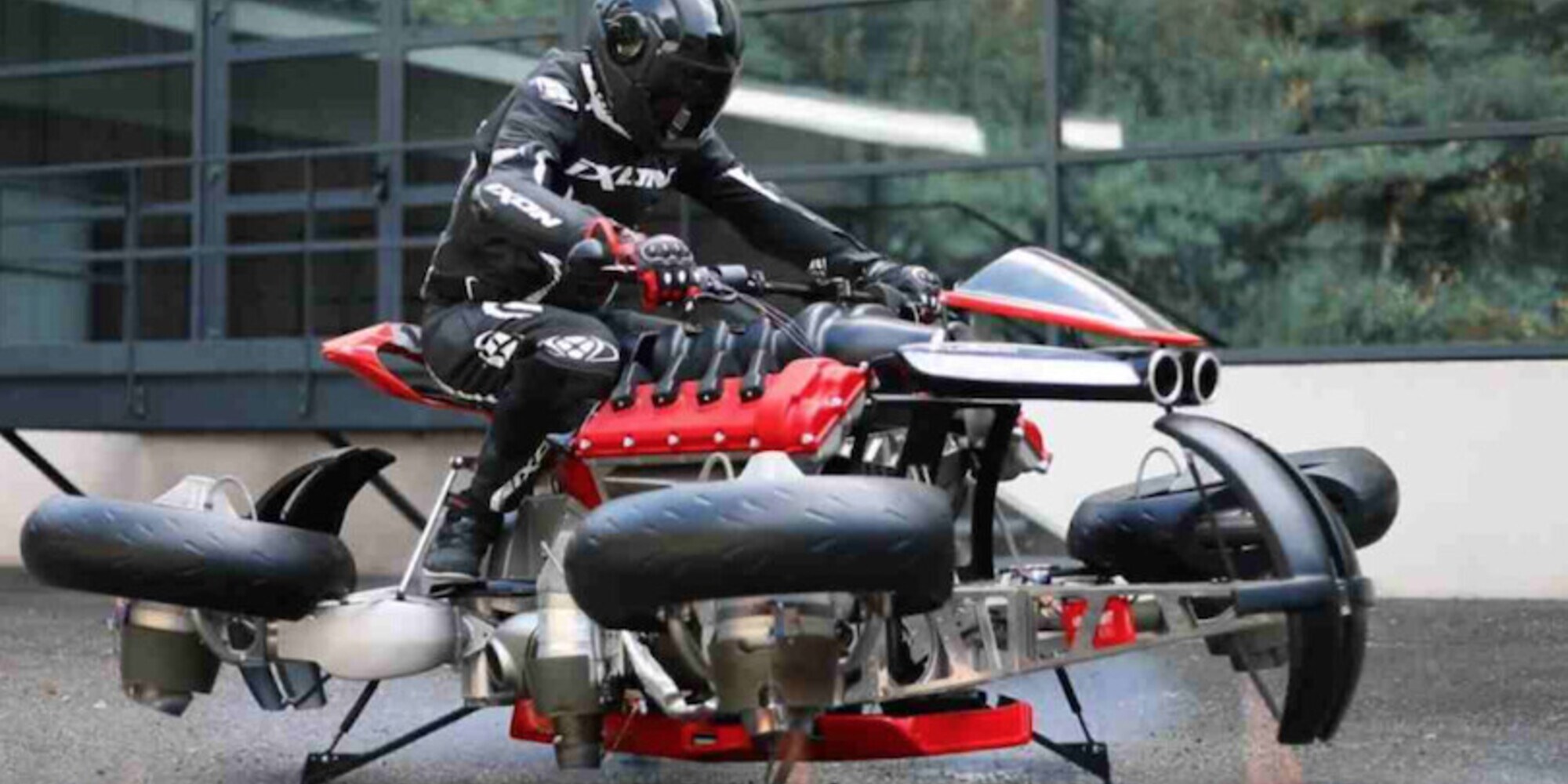 I francesi di Lazareth realizzano la moto volante LMV496