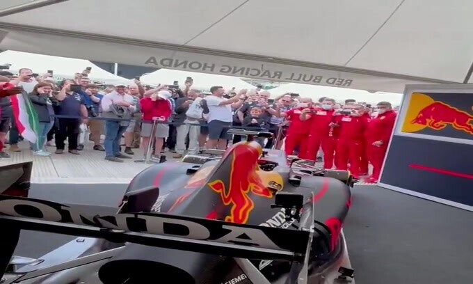 La Red Bull impazzita per l'Italia Campione d'Europa: ecco come "intona" l'Inno di Mameli