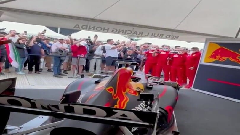 La Red Bull impazzita per l'Italia Campione d'Europa: ecco come "intona" l'Inno di Mameli