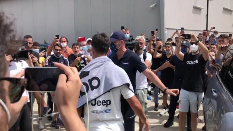 I tifosi a Dybala: «Resta e portaci la Champions»