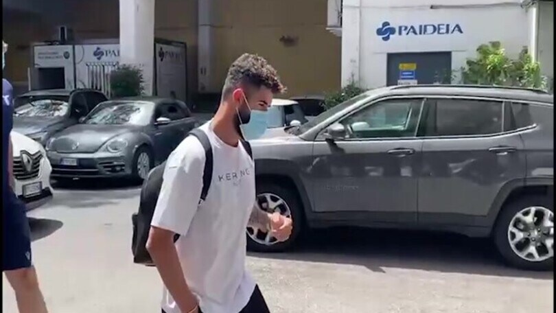 "Striscione vergognoso", la Lazio difende Hysaj