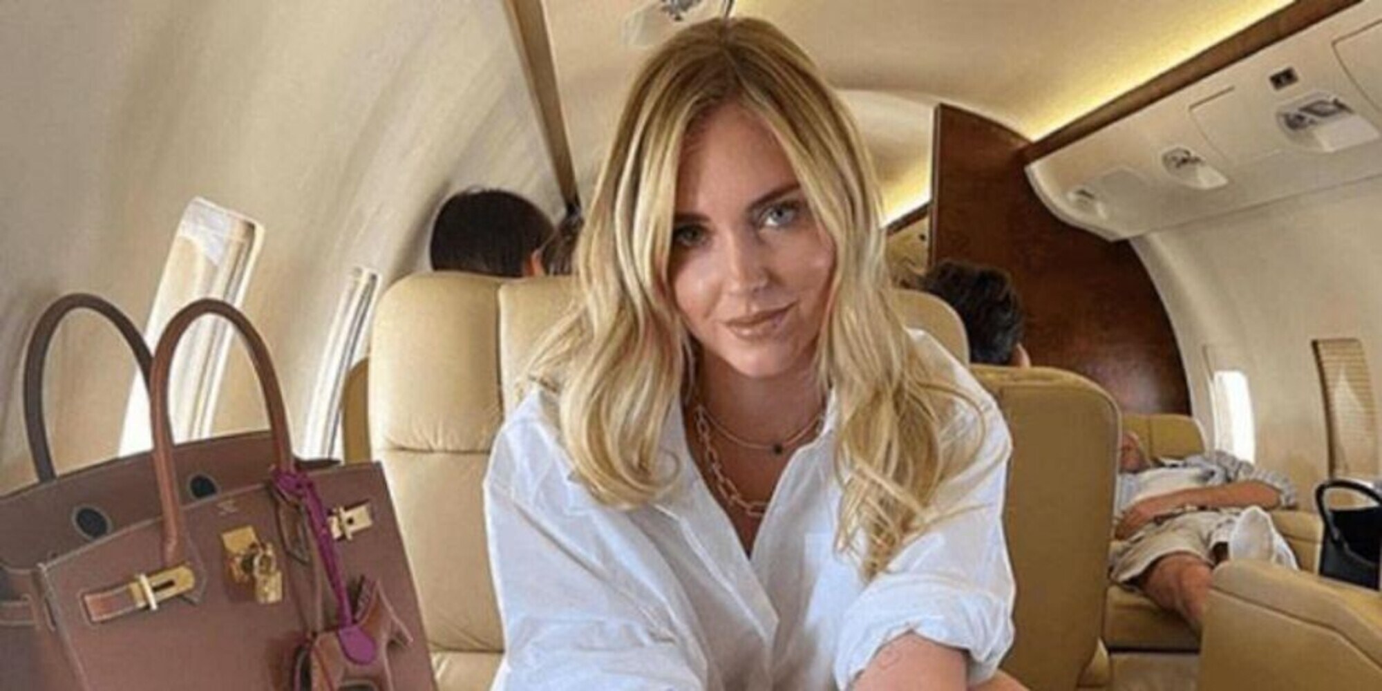 Chiara Ferragni in Puglia con il jet privato: scoppia la polemica
