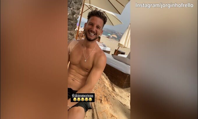 Jorginho ritrova Mertens: "Guardate chi c'è?"