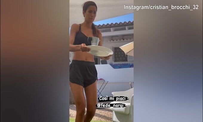 Federica Nargi serve il caffè...a Cristian Brocchi