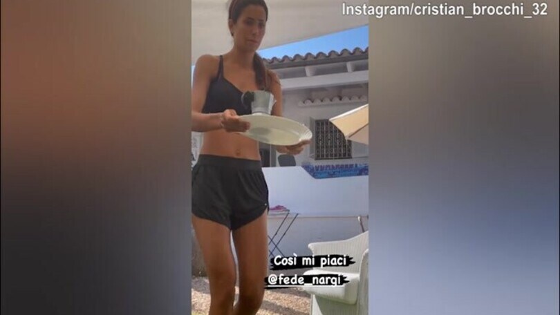 Federica Nargi serve il caffè...a Cristian Brocchi