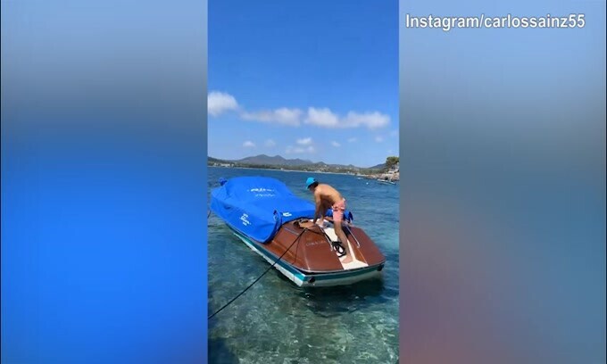 Formula 1, Sainz si rilassa