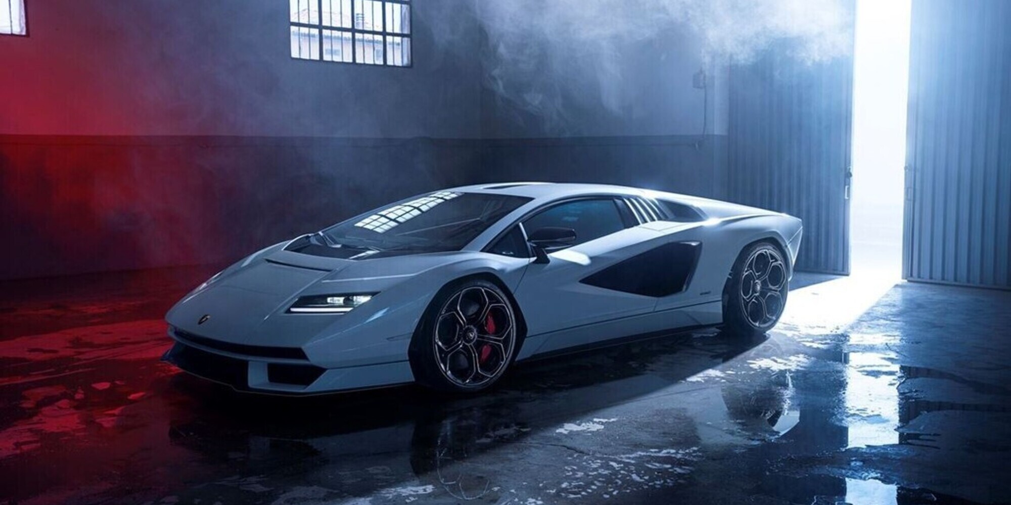 Lamborghini, il tributo alla storia del Toro con la nuova Countach