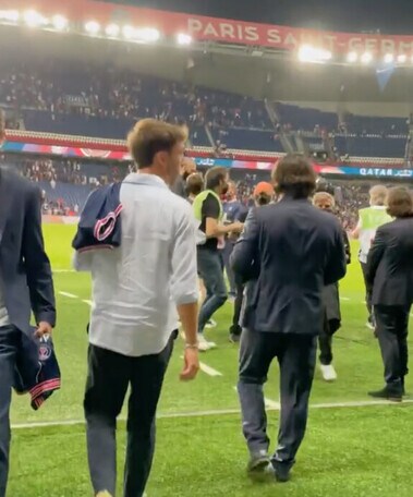 F1, Gasly scende in campo con Mbappè al Parc des Princes