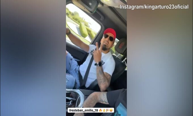 Inter, Vidal torna a casa con musica e buon umore