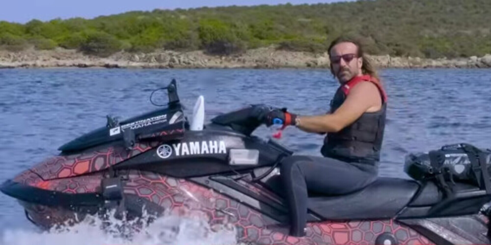 Yamaha in Sardegna: giro di tutta l'isola in moto d’acqua
