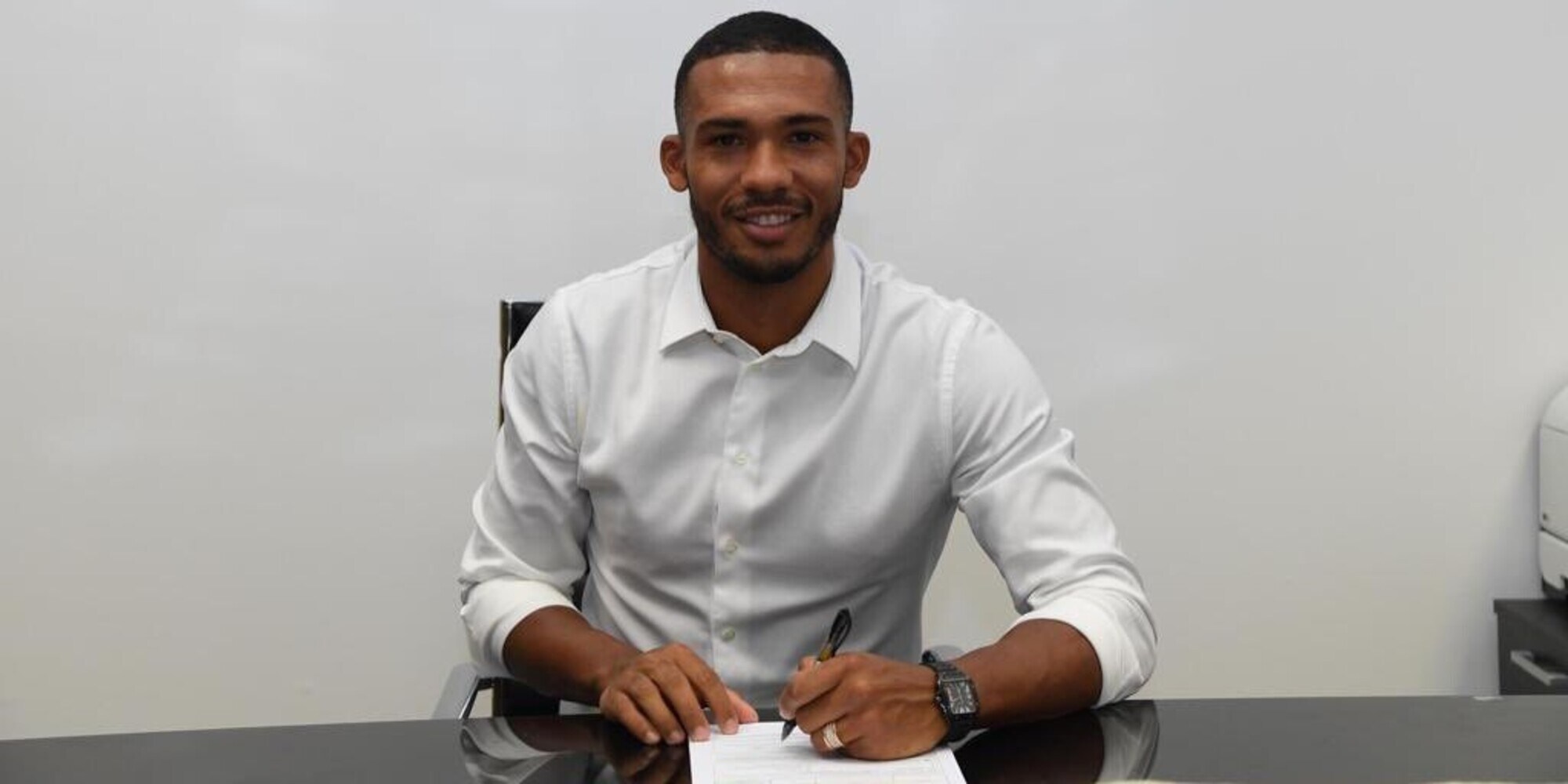 Napoli, ora è ufficiale: Juan Jesus ha firmato