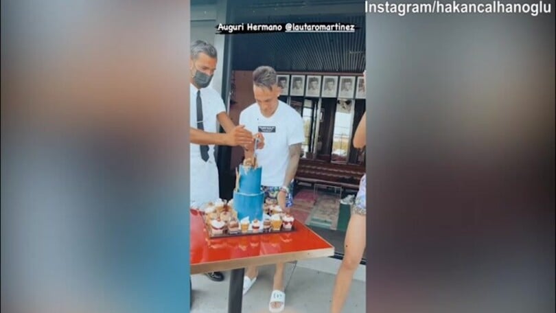 Compleanno Lautaro, maxi festa in piscina coi compagni