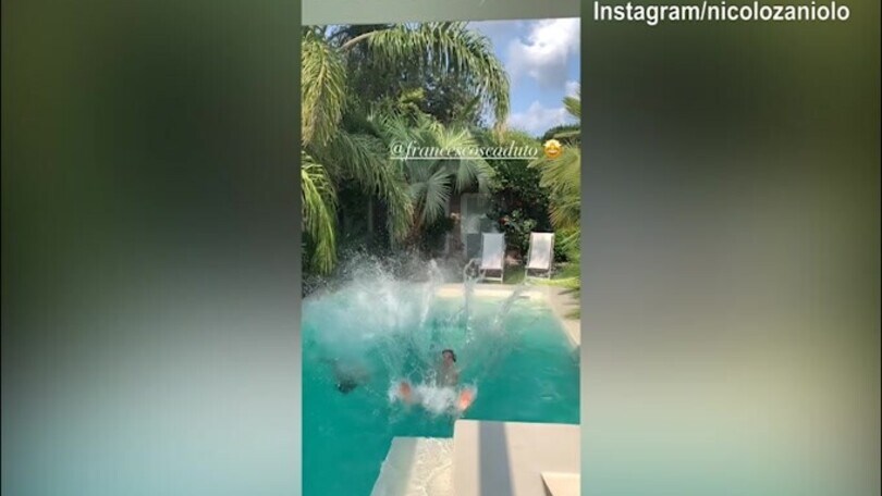 Roma, tuffo in piscina per Zaniolo