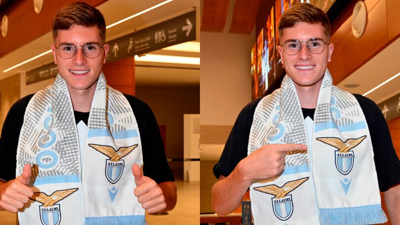 Basic, le foto a Ciampino con la sciarpa della Lazio