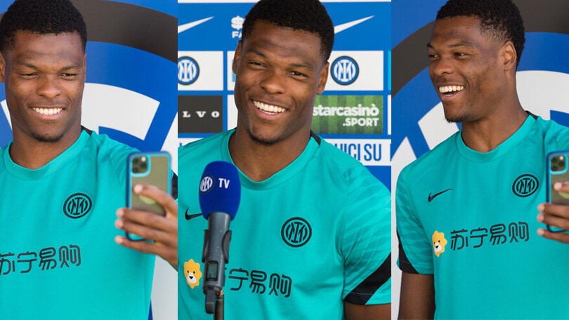 Inter, grandi sorrisi per Dumfries durante un’intervista