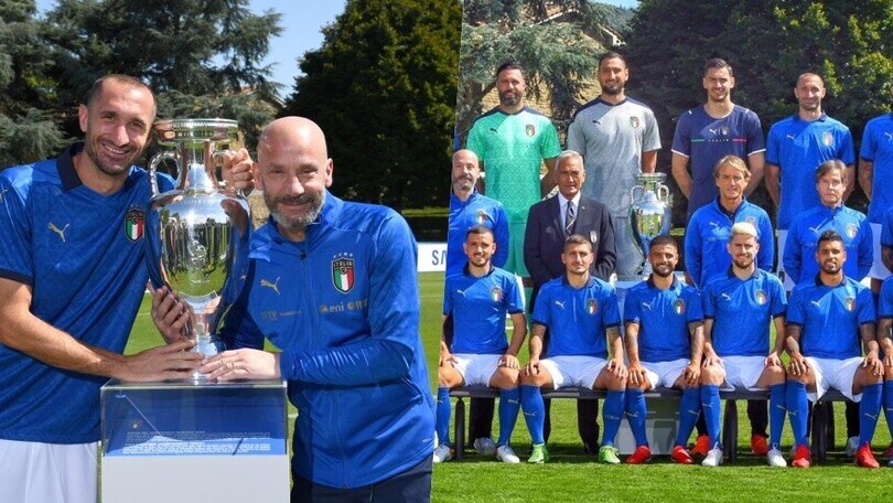 La coppa dell'Europeo a casa Italia: Chiellini e Vialli se la litigano