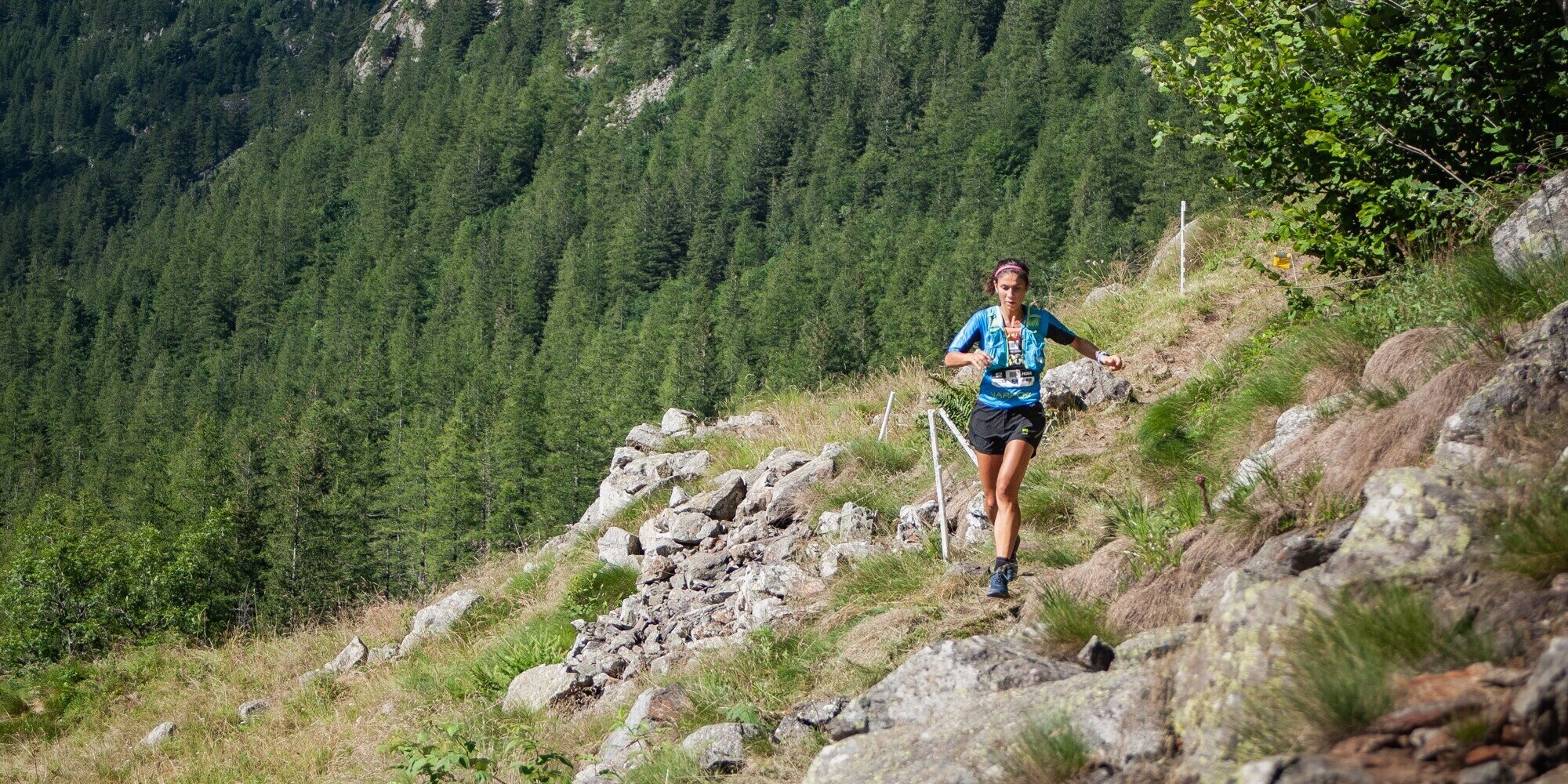 I° HOKA Ultra Trail Lago Maggiore 2021, svelate T-Shirt e medaglia. Al via sabato 18 settembre